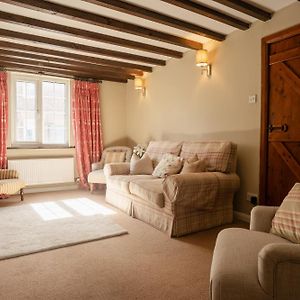 Well Decorated & Traditional Cottage On Wales England Border - Sleeps 7 Rossett Exterior photo