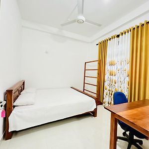 Shanthi Holiday Apartment Анурадхапура Exterior photo
