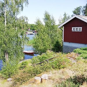 House With Lake Plot And Own Jetty On Skansholmen Outside Нюшьопинг Exterior photo