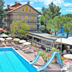 La Riserva Di Castel D'Appio- Charme & Relax Hotel Вентимиля Exterior photo