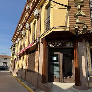 Hostal Cazalegas Hotel Exterior photo