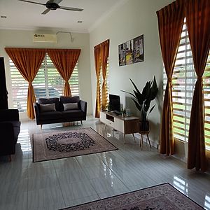 Homestay Haji Din Tronoh Perak Exterior photo