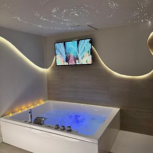 Spa Privatif - Love Room Luxe - Proche Disney Marles-en-Brie Exterior photo