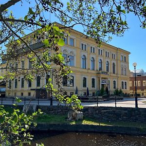 Stadshotellet Кристинехамн Exterior photo