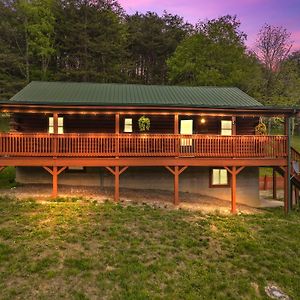 New July Promotion- King Bed Covered Porch ,Hottub, Firepit, Xbox-Game Rm,Wi-Fi-Hiking, Hills Лоуган Exterior photo