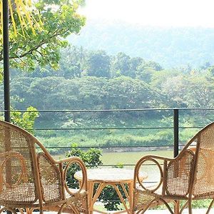 Kandy Riverside Villa Канди Exterior photo