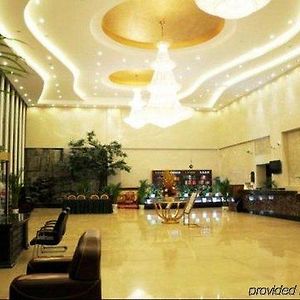 Lucky Garden Hotel Нанчан Interior photo
