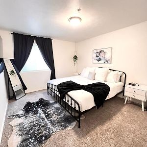 Modern & Stylish King Bed Wifi Apartment Спокейн Вали Exterior photo