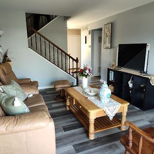 Large Room With Balcony In Private Home In Elk Grove Елк Гроув Вилидж Exterior photo