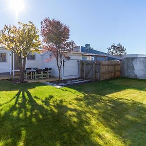 Charming 3 Bedroom Home Near Christchurch City Exterior photo