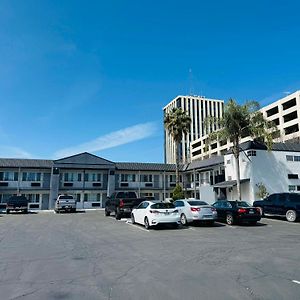 Surestay By Best Western Fresno Central Exterior photo