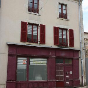 La Vallee Du Thouet Apartment Airvault Exterior photo