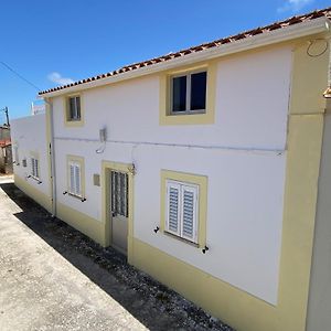Yellow Rustic Portuguese Cottage Назаре Exterior photo