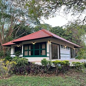Baan Korbsuk Teak Cabins 3-4 Villa Ban Na Meng Exterior photo