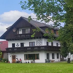 Gastehaus Moorbad Gmos Guest House Лаакирхен Exterior photo
