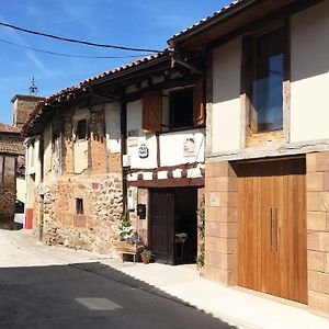 Charming House In Villasur De Herreros With Lake View Exterior photo