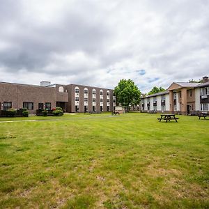 Glengarry Extended Stays Труро Exterior photo