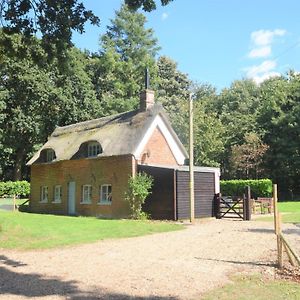 2 Bed In Wroxham 56104 Villa Hoveton Exterior photo