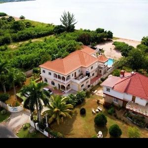 Indigo Beach Villa Блек Ривър Exterior photo