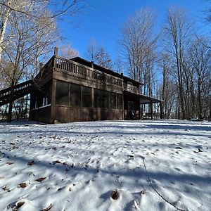 Rock Stalls Lodge Hocking Hills Лоуган Exterior photo