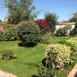 Le Jardin Des Poules Bed & Breakfast Thiétreville Exterior photo