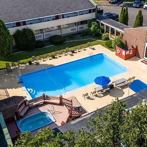 Fireside Inn & Suites Уотървил Exterior photo