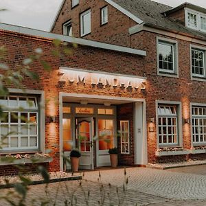 Hotel Und Restaurant Landhaus Veranstaltungshaus Hohenwestedt Exterior photo