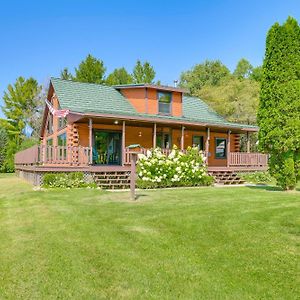 Michigan Cabin With On-Site Fishing Pond And Deck Villa Mio Exterior photo