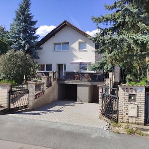 Cozy Gardens Apartments In Прага Exterior photo