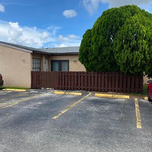 Joseb Apartment Tamiami Exterior photo