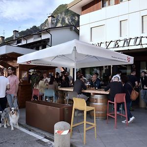 Al Benvenuto Hotel & Restaurant Толмецо Exterior photo