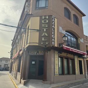 Hostal De Cazalegas Hotel Exterior photo