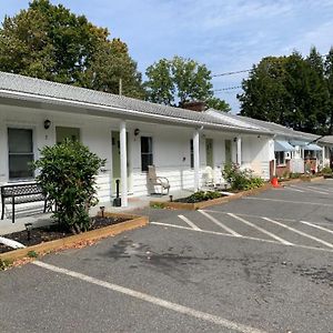 Heart Of The Berkshires Motel Питсфийлд Exterior photo