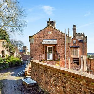 Apartment At Llanerchydol Hall Уелшпул Exterior photo