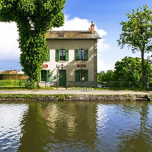 Maison Eclusiere Avec Vue Sur Loire - Gite Cycliste Authentique - Fr-1-590-512 Bed & Breakfast Бриар Exterior photo