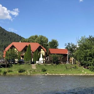 На Березі Черемошу Hotel Верховина Exterior photo