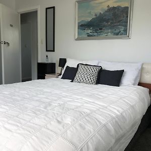 Inglewood Shared Home Bnb Ню Плимут Exterior photo