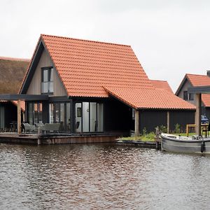 Modern Water Villa With Two Bathrooms, On A Holiday Park Near The Frisian Lakes Ossenzijl Exterior photo