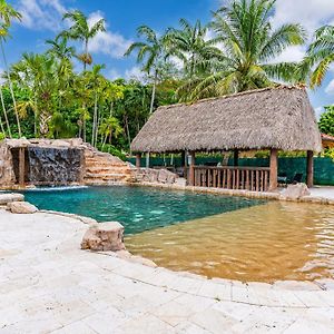 Waterfall Cove- Resort Pool With Slide And Waterfall Маями Exterior photo