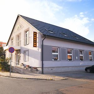 Penzion Axa Hotel Hradec Králové Exterior photo