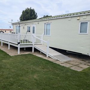 C10 Millfields Caravan Park 2 Double Beds Lead Person Must Be Over 30 Hotel Инголдмелс Exterior photo