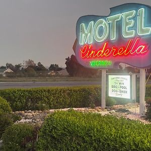 Cinderella Motel Холистър Exterior photo