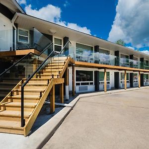 Stay Inn Muskoka Грейвънхърст Exterior photo