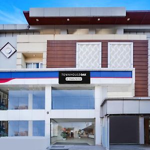 Super Townhouse Oak Silver City Chowk Formerly Hw Residency Hotel Дехрадун Exterior photo