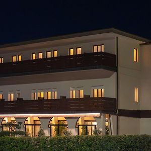 Hotel Belvedere Тиене Exterior photo