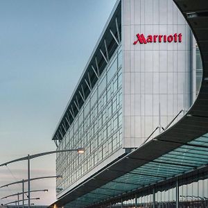 Marriott Montreal Airport In-Terminal Hotel Дорвал Exterior photo