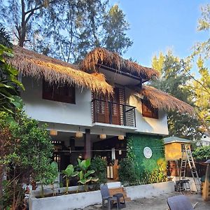 Happy Hut Retreat Of Zambales Villa Exterior photo