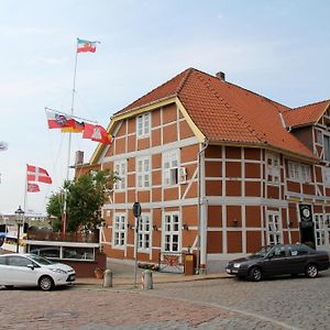 Zum Alten Schifferhaus Aparthotel Лауенбург Exterior photo