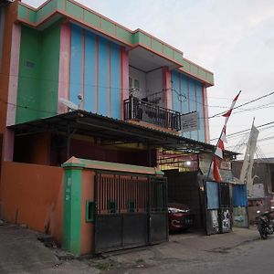 Oyo 93876 Athirah Kost Hotel Tolo Exterior photo