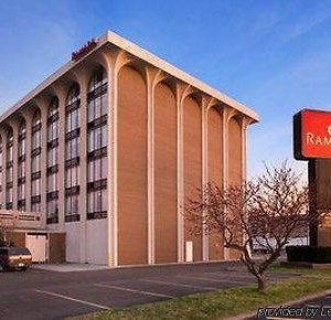 Days Inn & Suites By Wyndham Елирия Exterior photo